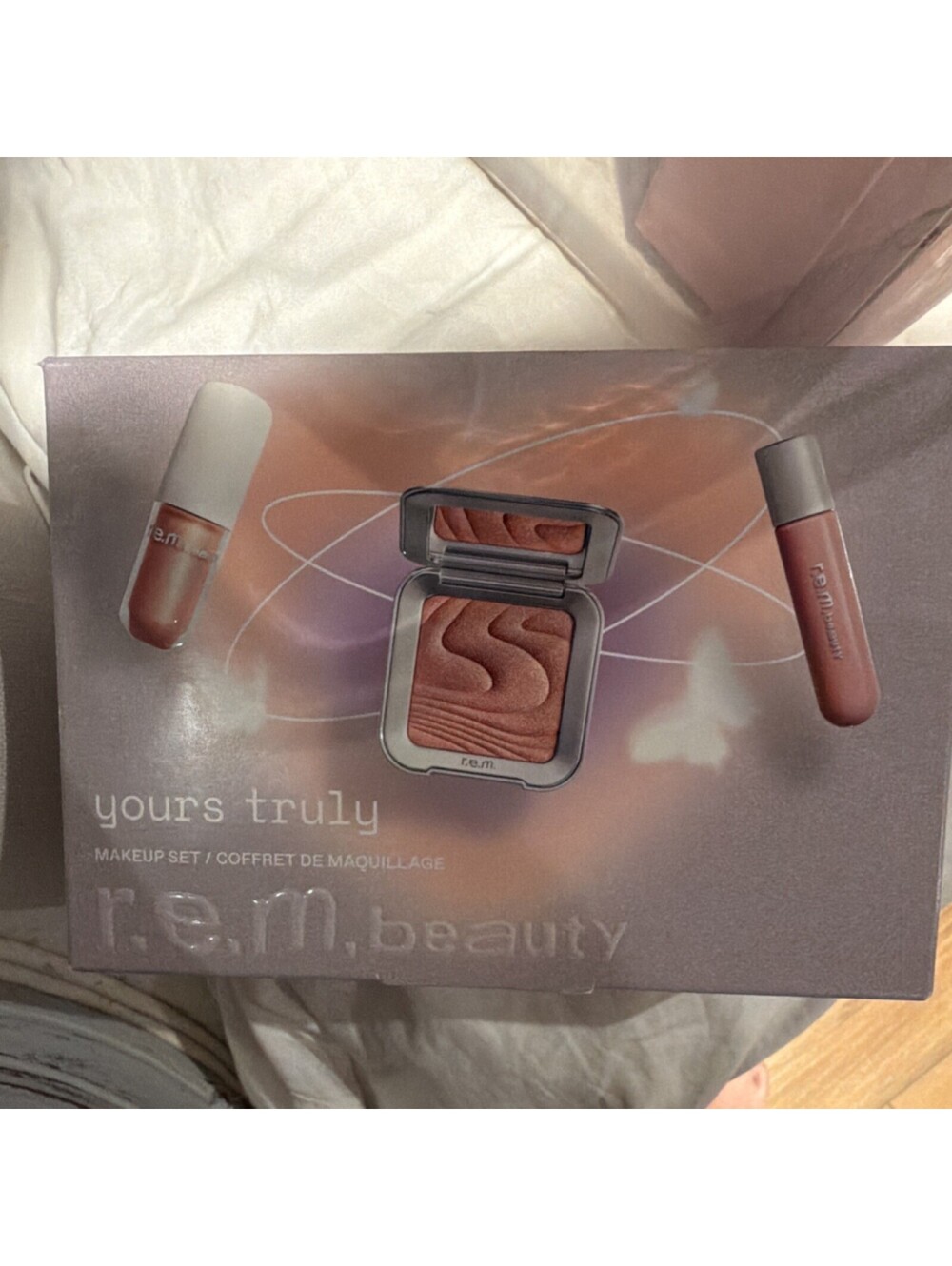 r.e.m. beauty Yours Truly Makeup Set Pink Razor Honeymoon High Lip Gloss Topper